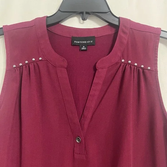 Fortune + Ivy magenta top Women's Size Medium With Shoulder Detail - Picture 2 of 7